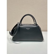 프라다 PRADA 브러쉬드 가죽 핸드백